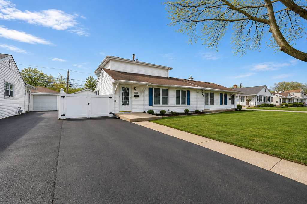 8912 S Ryan Road - Photo 0
