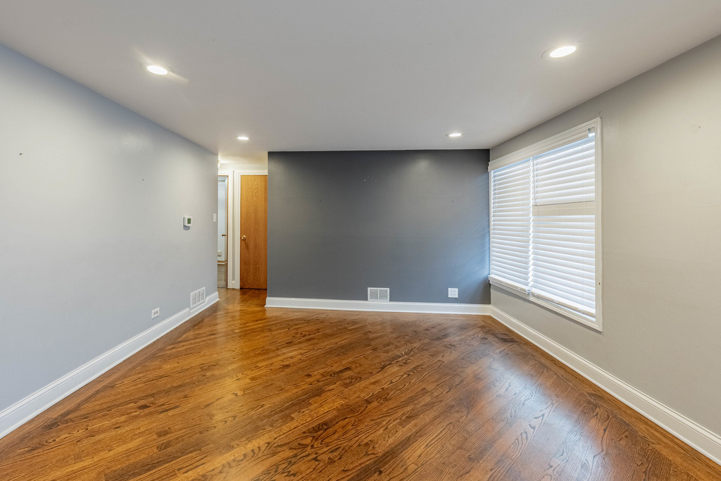 8912 S Ryan Road - Photo 2