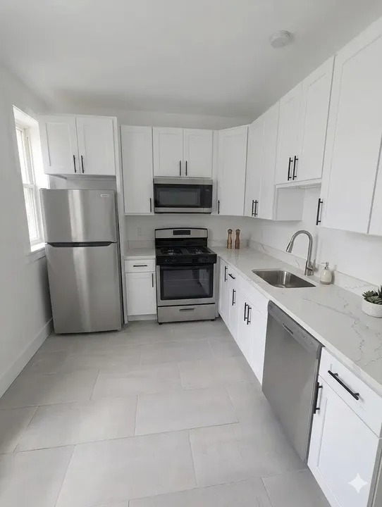 1945 W Augusta Avenue - Photo 0