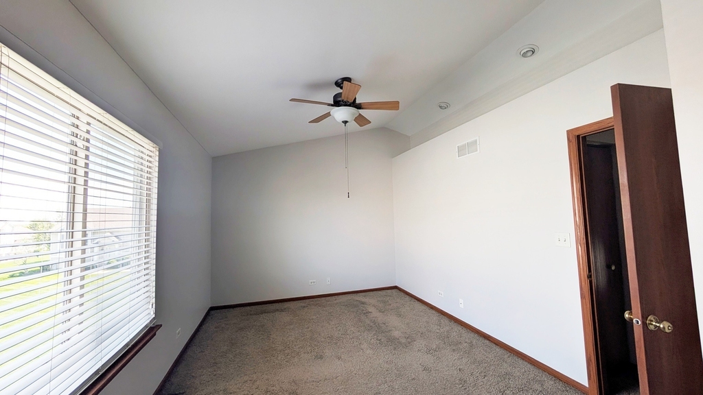 1713 Fieldstone Drive N - Photo 6