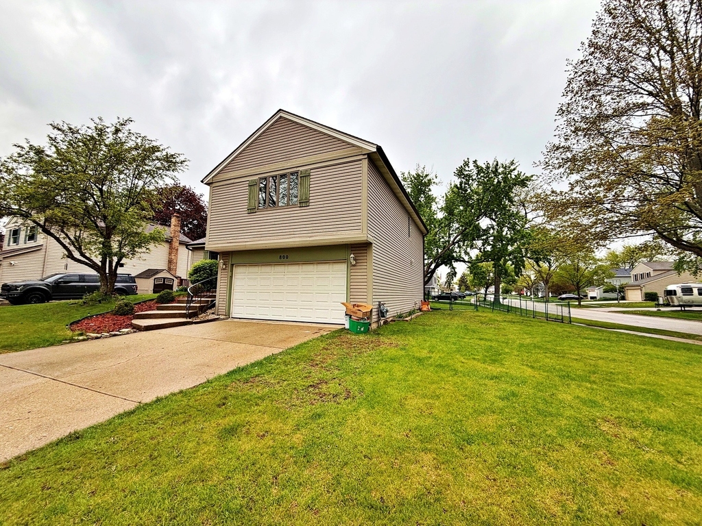 800 W Beechtree Lane - Photo 1