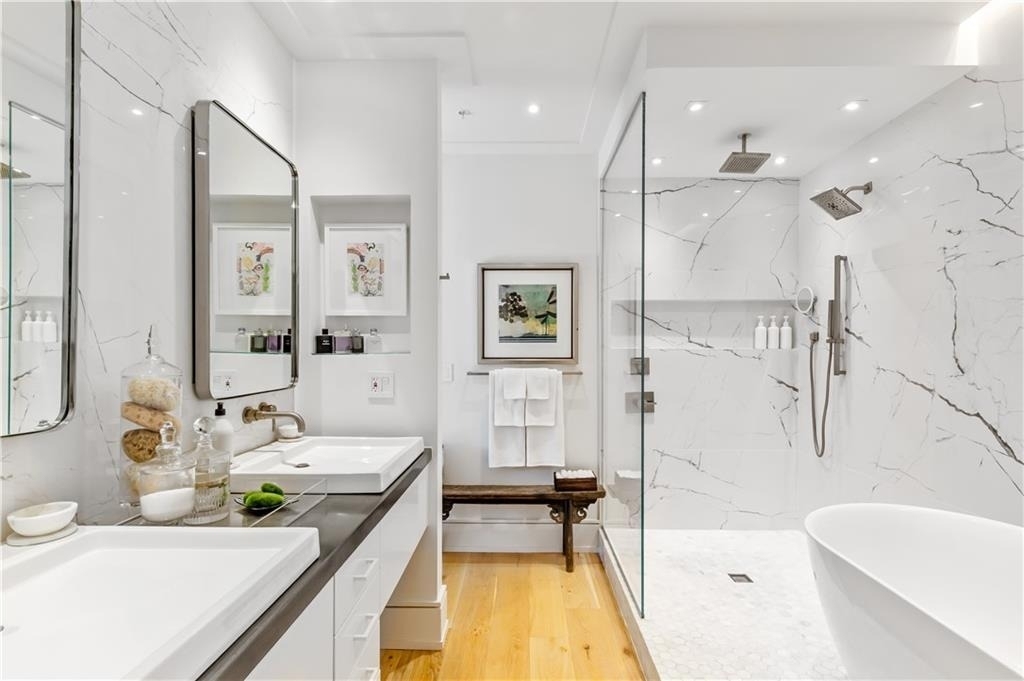 206 11th Street Ne - Photo 1