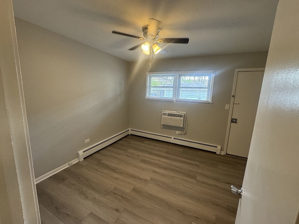 105 E Grove Street - Photo 5