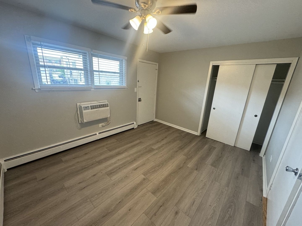 105 E Grove Street - Photo 6