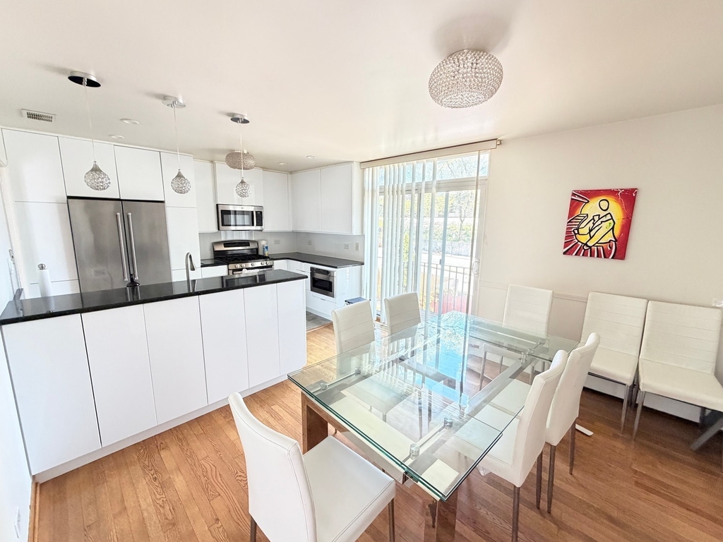 5557 S Harper Avenue - Photo 1