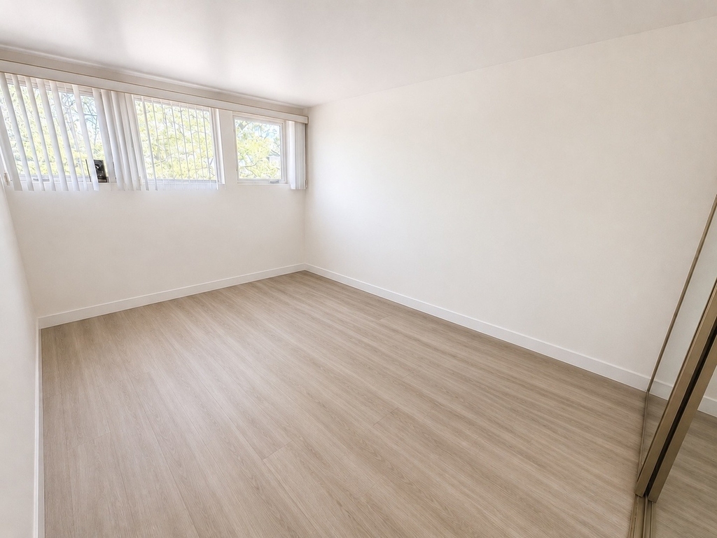 5557 S Harper Avenue - Photo 10