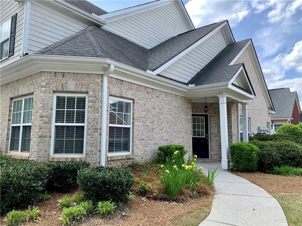 1733 Oakbrook Lane Nw - Photo 0