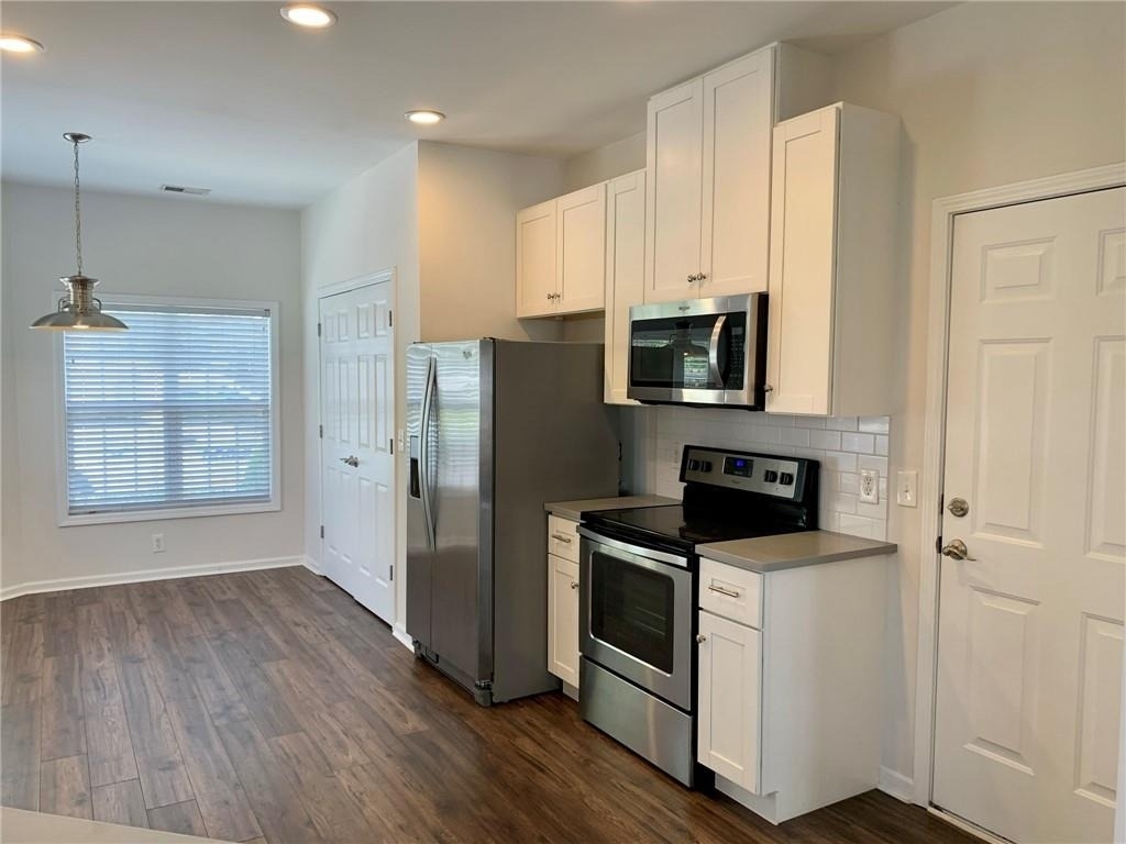 1733 Oakbrook Lane Nw - Photo 3