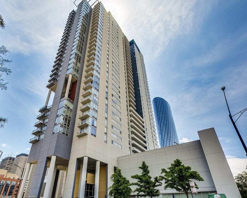 737 W Washington Boulevard - Photo 0