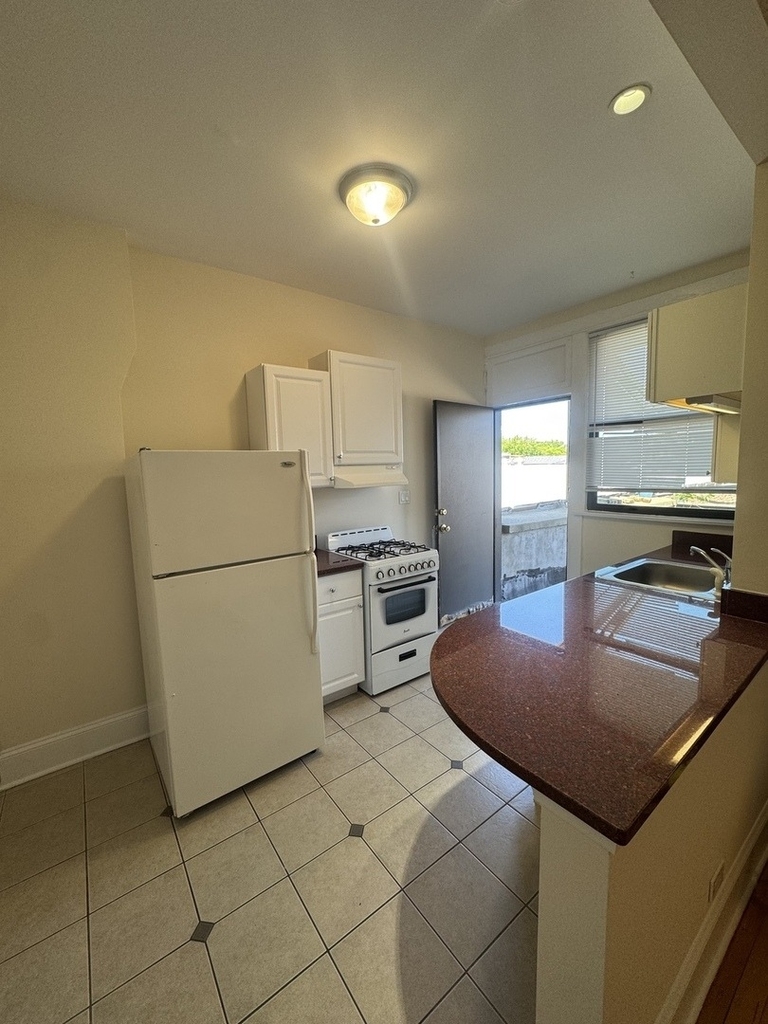 7109 N Clark Street - Photo 2