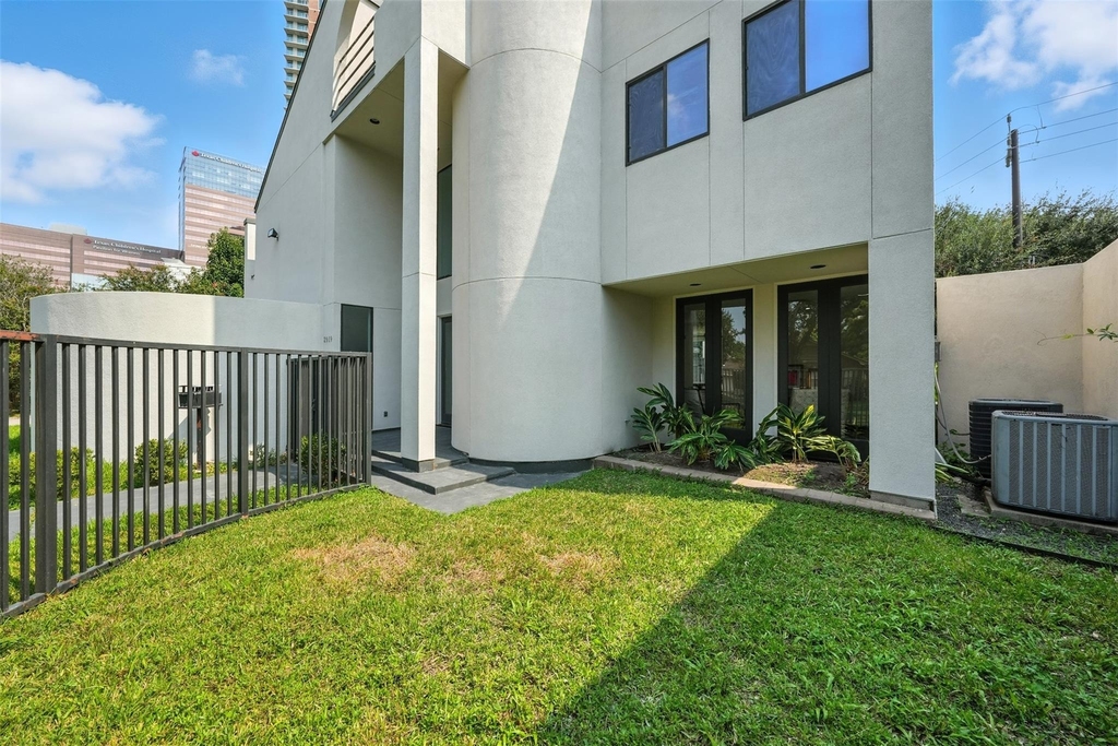 2019 Mcclendon Street - Photo 2