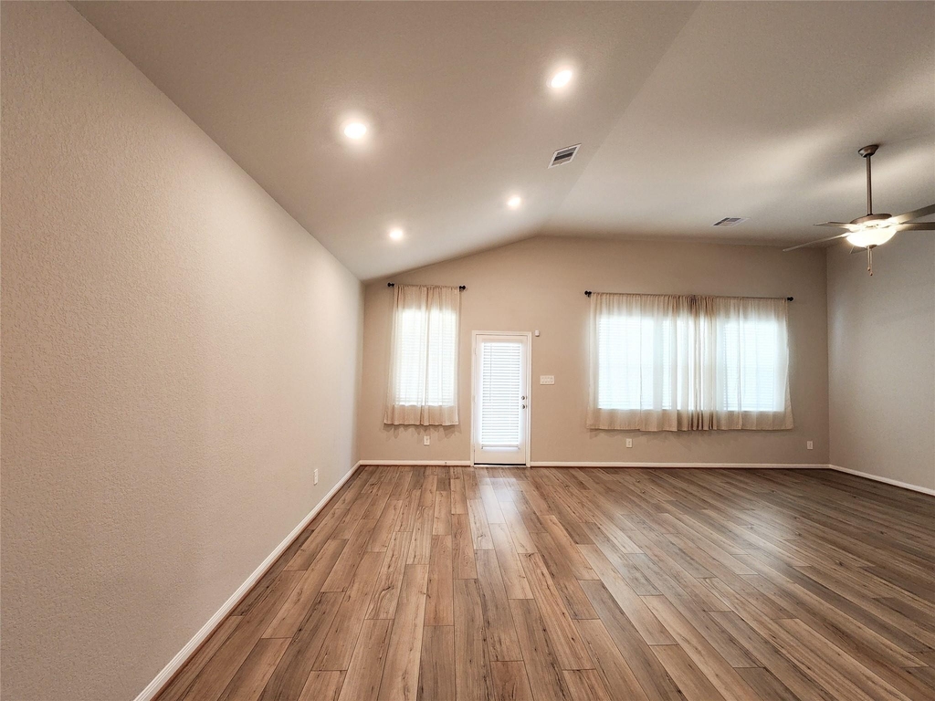 10714 Cliffs View Dr Drive - Photo 8