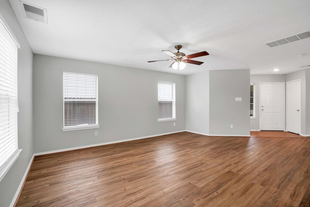 7215 Cool Springs Court - Photo 6