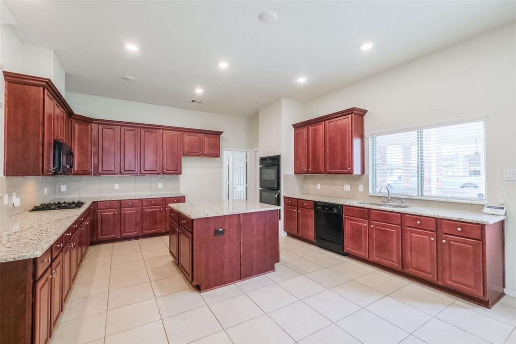 6811 Gonzales Point - Photo 15