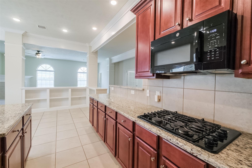 6811 Gonzales Point - Photo 18