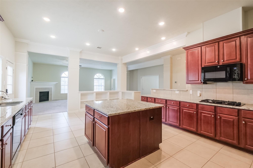 6811 Gonzales Point - Photo 16