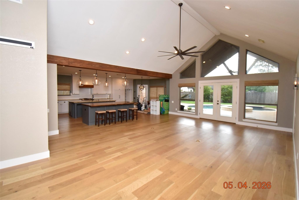 421 Creekside Drive - Photo 2