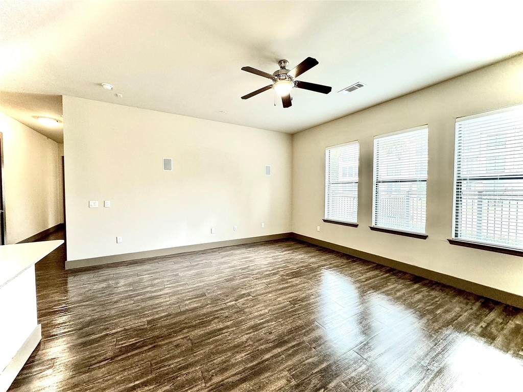 2033 S Gessner Road - Photo 1