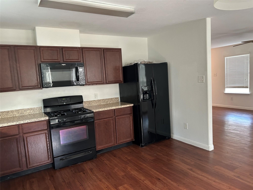 21511 Donata Circle - Photo 3