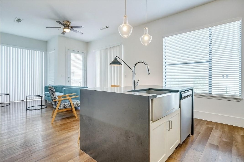 1508 Blodgett Street - Photo 2