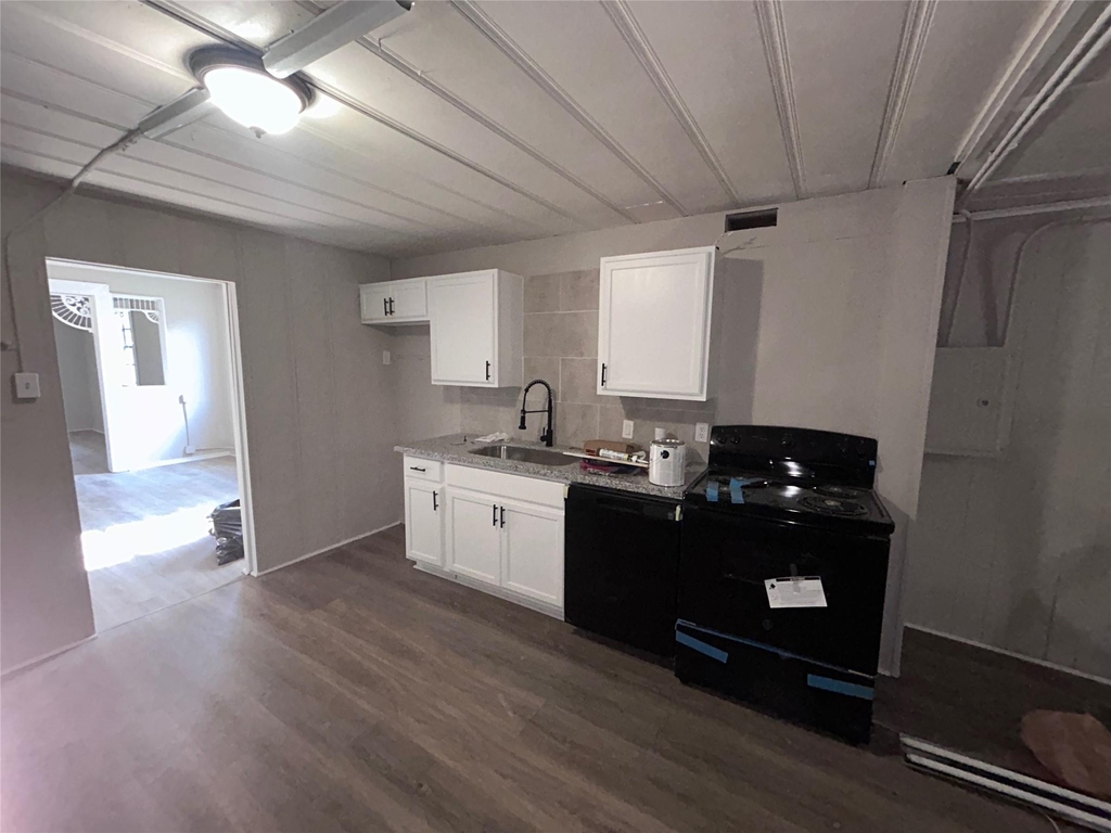 931 9th Avenue - Photo 2