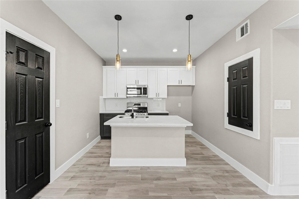 8221 Flaxman St - Photo 3
