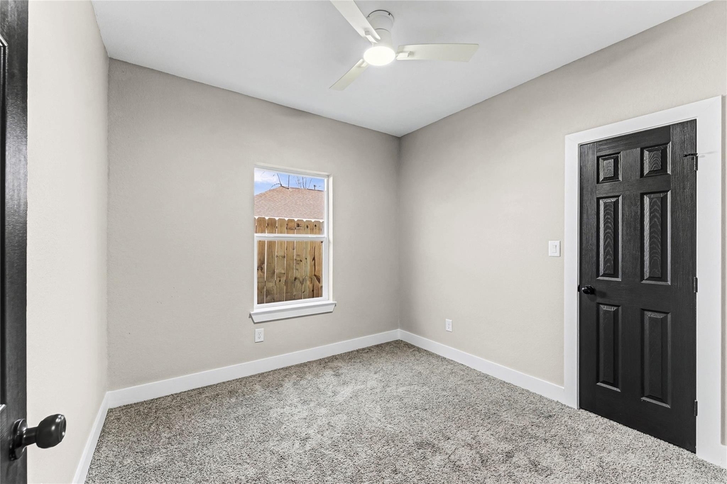 8221 Flaxman St - Photo 23