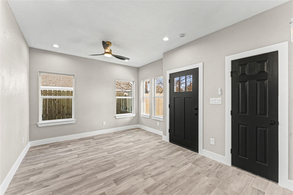 8221 Flaxman St - Photo 8
