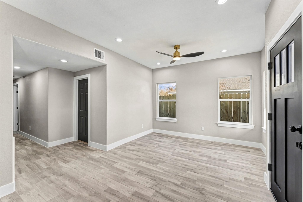 8221 Flaxman St - Photo 2
