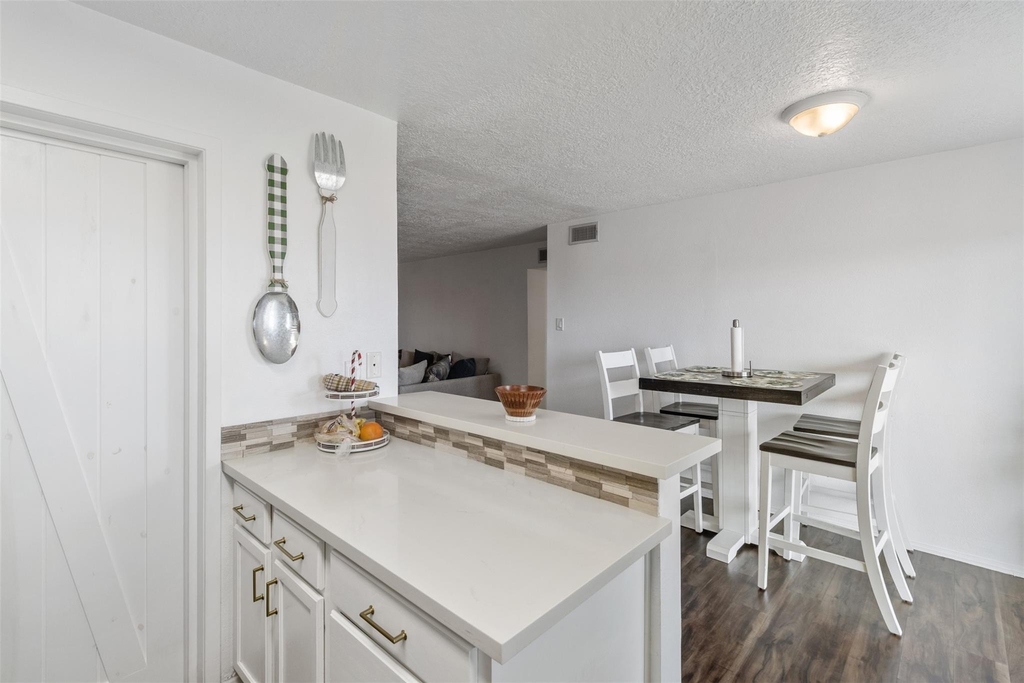 7600 Emmett F Lowry Expressway - Photo 19