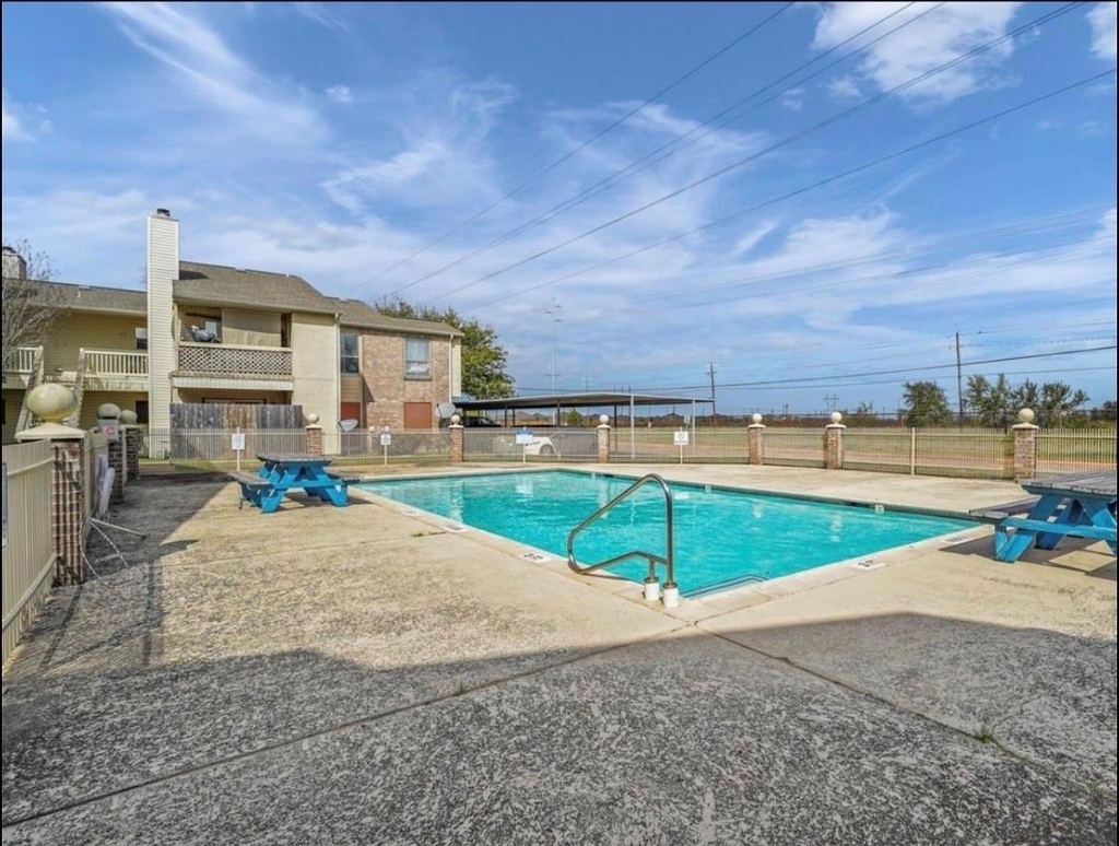 7600 Emmett F Lowry Expressway - Photo 24