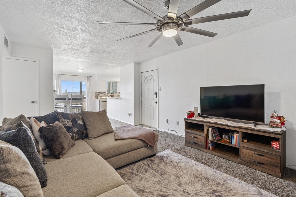 7600 Emmett F Lowry Expressway - Photo 3