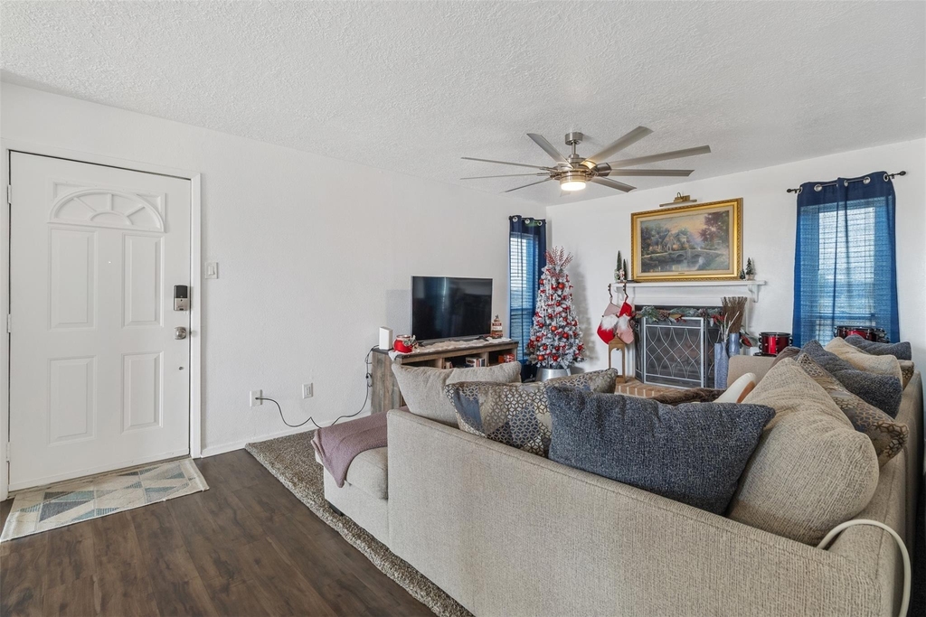 7600 Emmett F Lowry Expressway - Photo 2