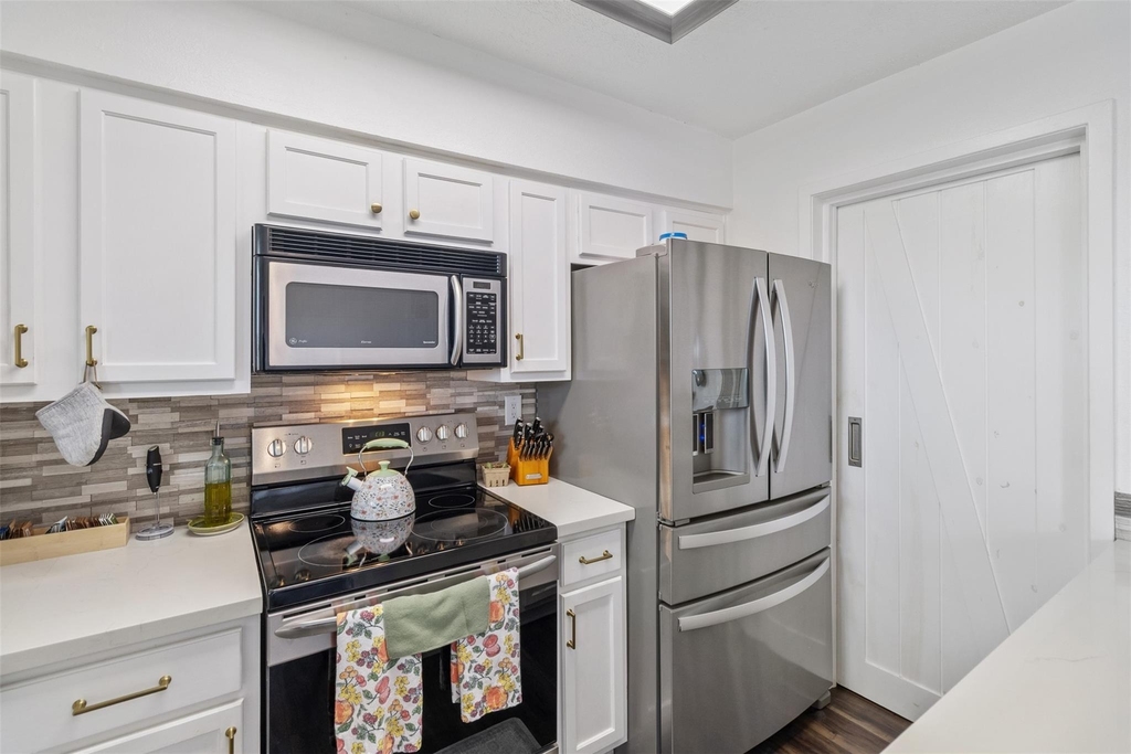 7600 Emmett F Lowry Expressway - Photo 9