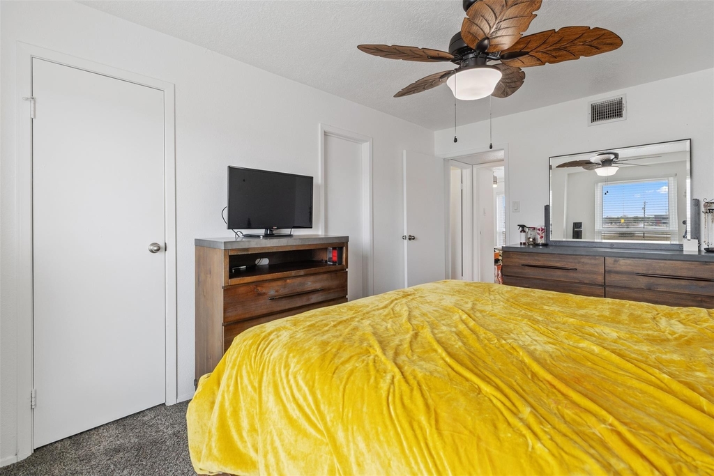 7600 Emmett F Lowry Expressway - Photo 12