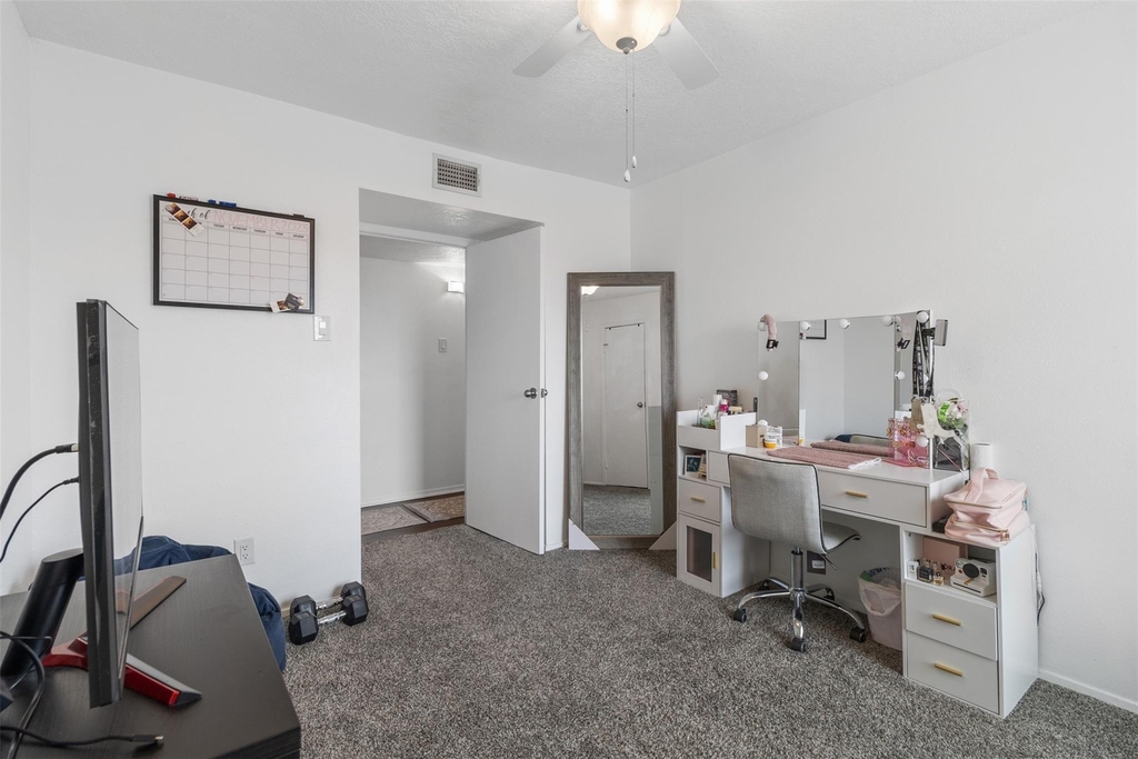 7600 Emmett F Lowry Expressway - Photo 18