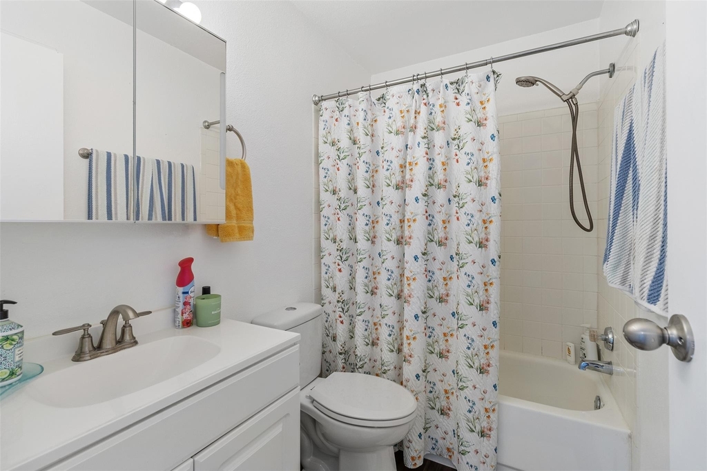 7600 Emmett F Lowry Expressway - Photo 14