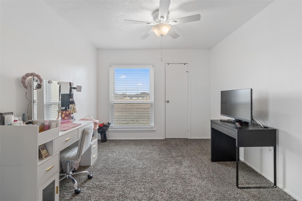 7600 Emmett F Lowry Expressway - Photo 17