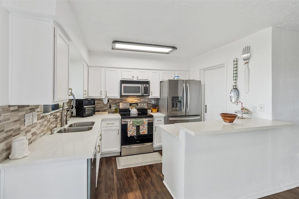 7600 Emmett F Lowry Expressway - Photo 6