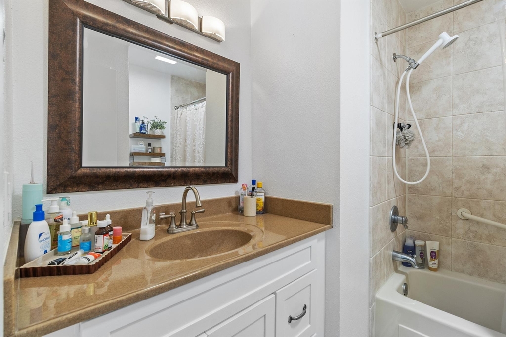 7600 Emmett F Lowry Expressway - Photo 13