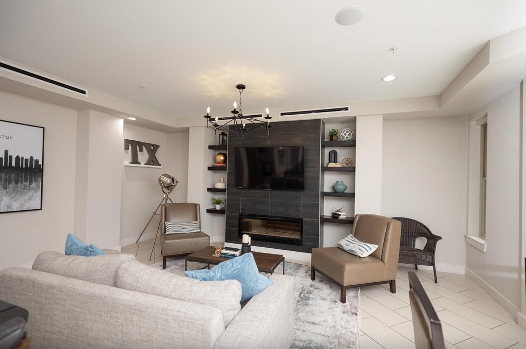 10300 Katy Freeway - Photo 3