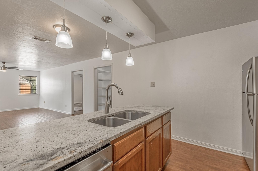 2402 Sycamore Avenue - Photo 11