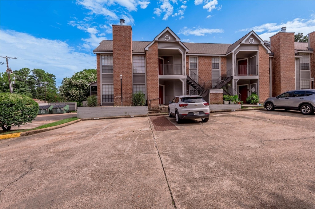 2402 Sycamore Avenue - Photo 1