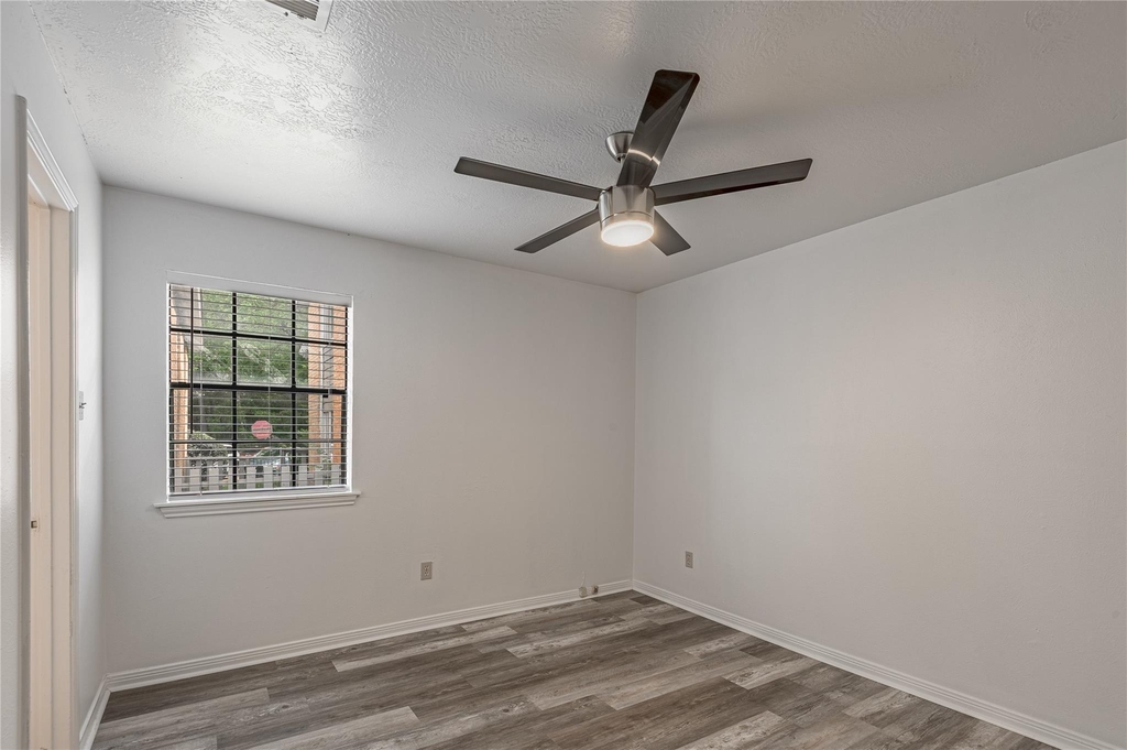 2402 Sycamore Avenue - Photo 13
