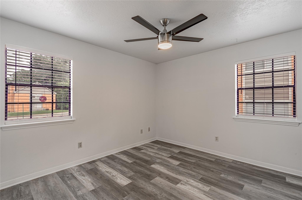 2402 Sycamore Avenue - Photo 18