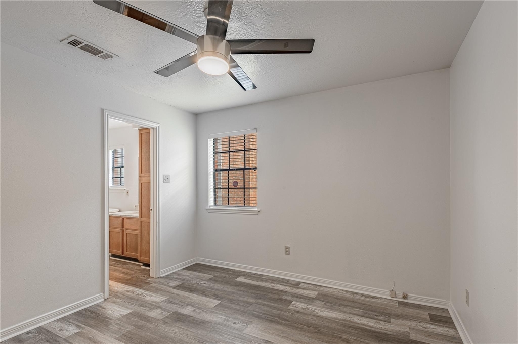 2402 Sycamore Avenue - Photo 14