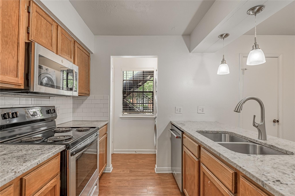 2402 Sycamore Avenue - Photo 10