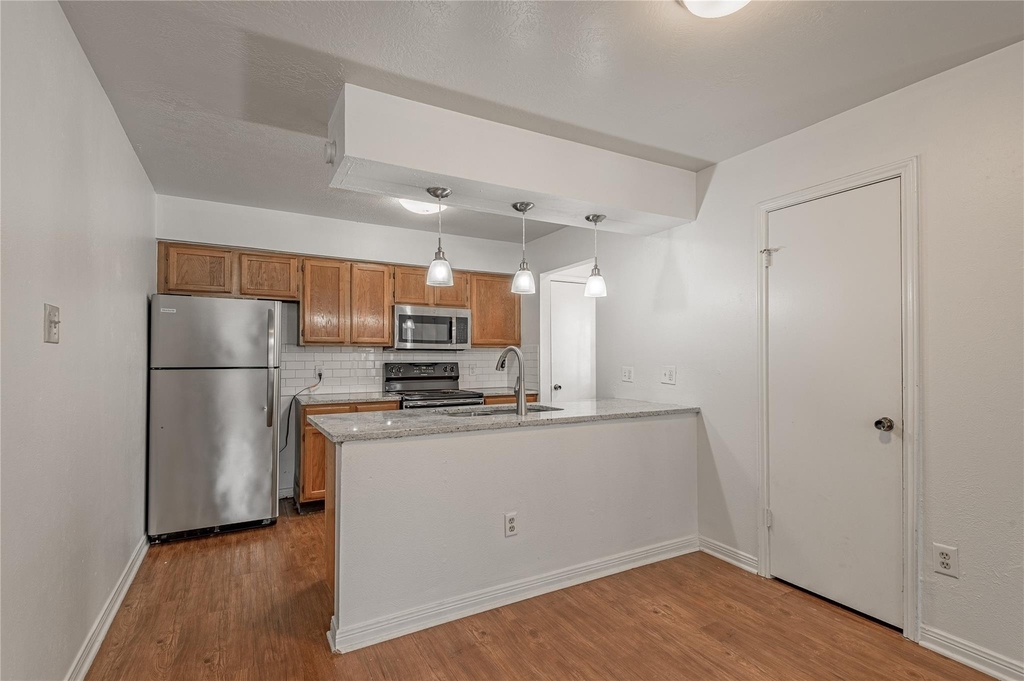 2402 Sycamore Avenue - Photo 8