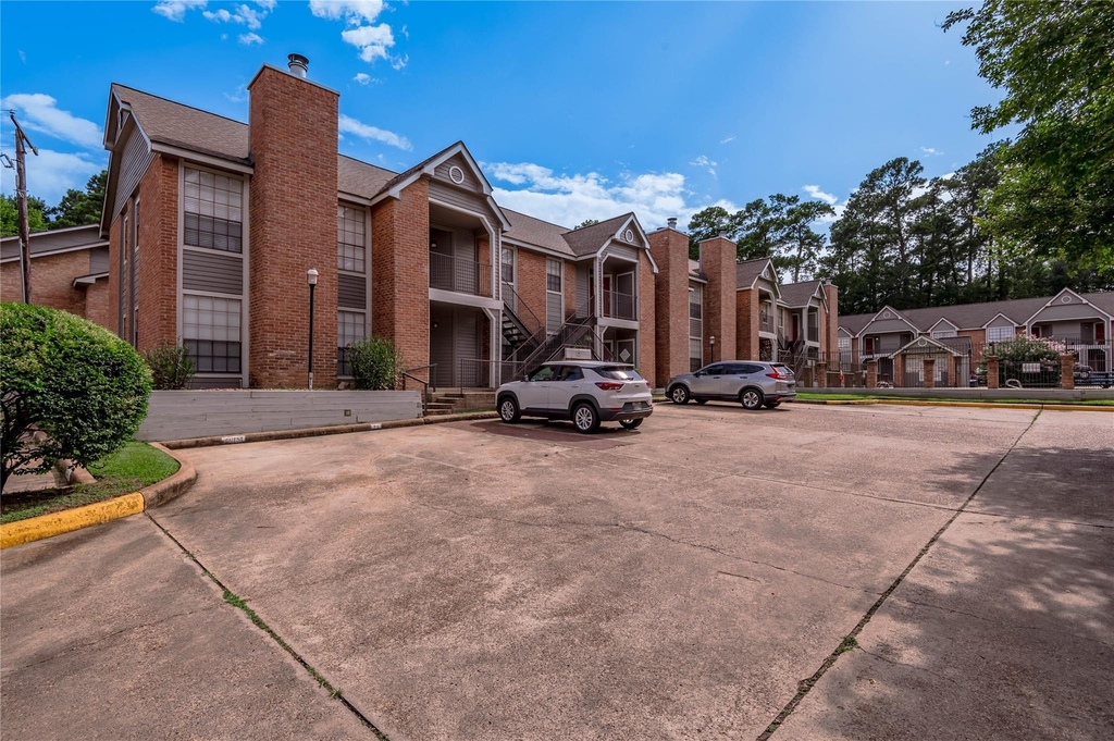 2402 Sycamore Avenue - Photo 0