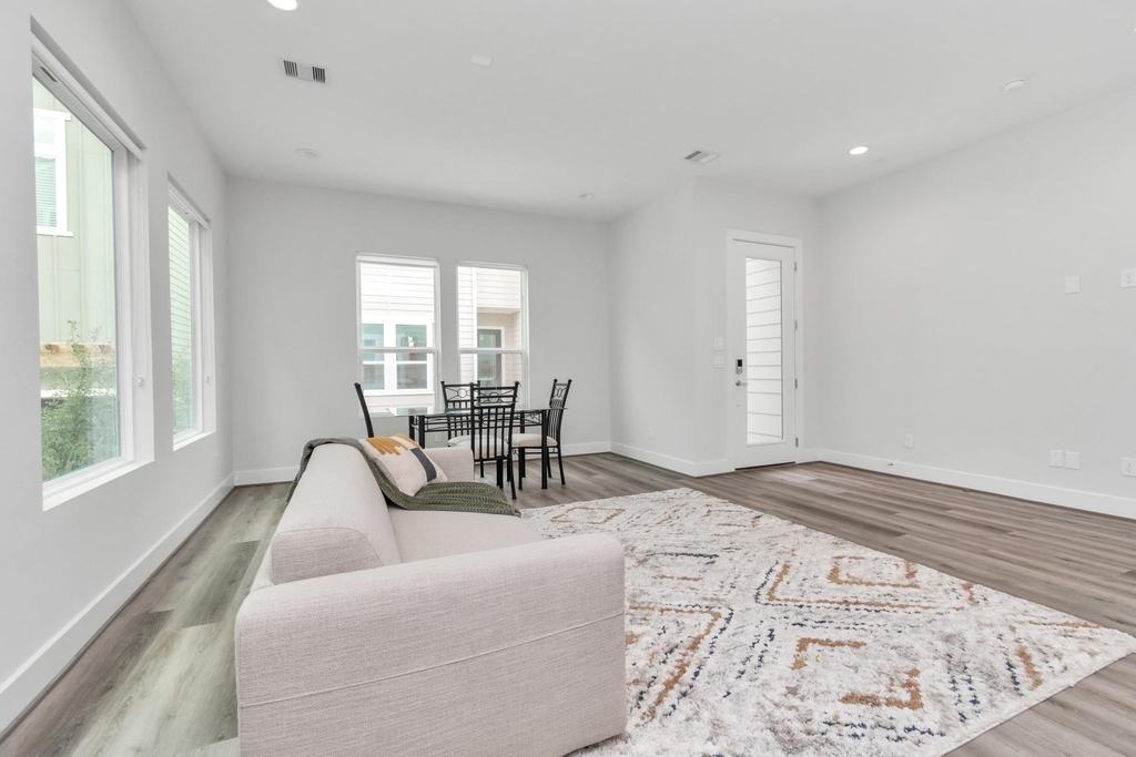 3360 Pinemont Drive - Photo 5